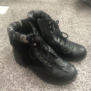 Like new combat boots